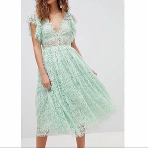 STUNNING Lace Dress 👗